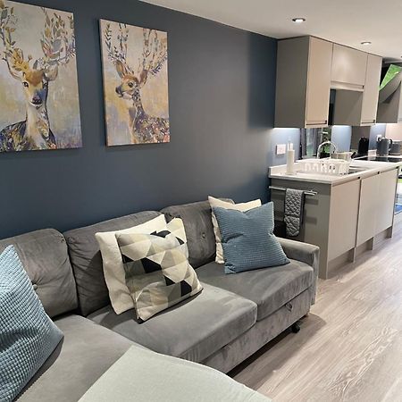 One Bedroom Apartment, Driveway, Bracknell Centre Kültér fotó