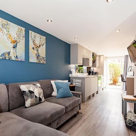 One Bedroom Apartment, Driveway, Bracknell Centre Kültér fotó