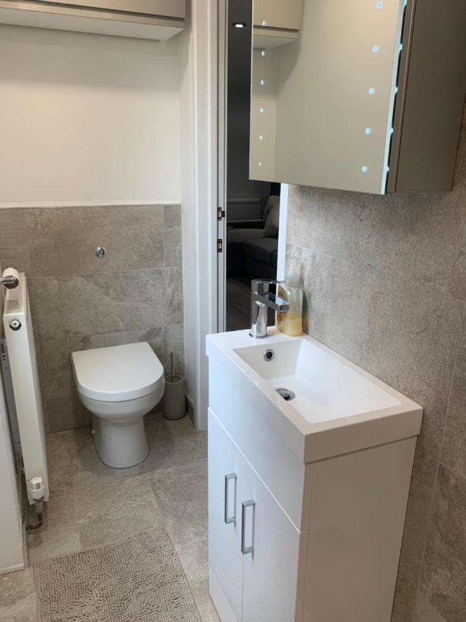 One Bedroom Apartment, Driveway, Bracknell Centre Kültér fotó