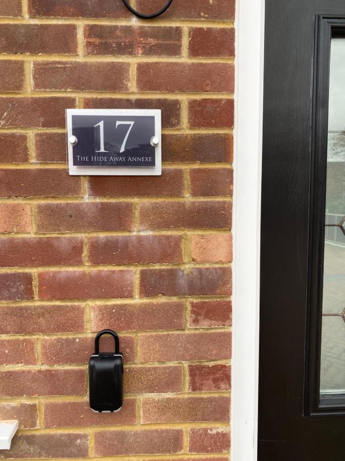 One Bedroom Apartment, Driveway, Bracknell Centre Kültér fotó