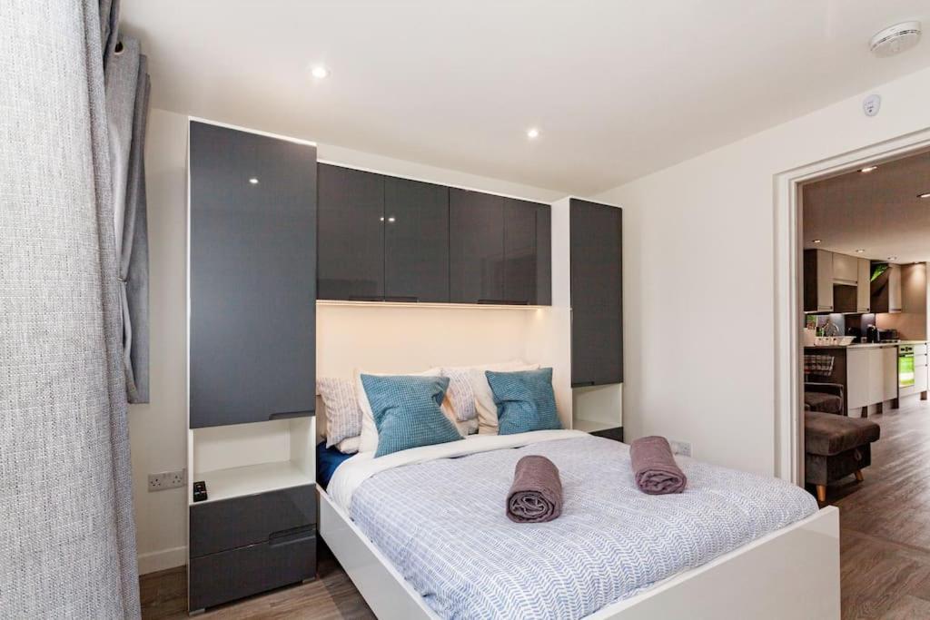 One Bedroom Apartment, Driveway, Bracknell Centre Kültér fotó