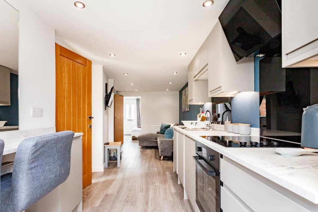 One Bedroom Apartment, Driveway, Bracknell Centre Kültér fotó