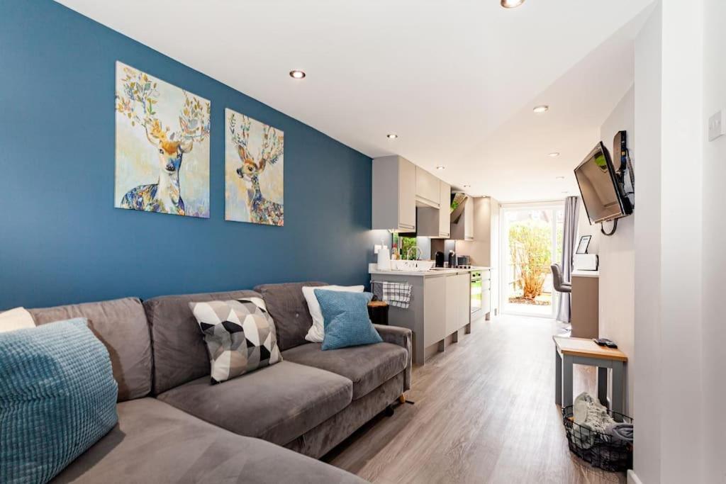 One Bedroom Apartment, Driveway, Bracknell Centre Kültér fotó