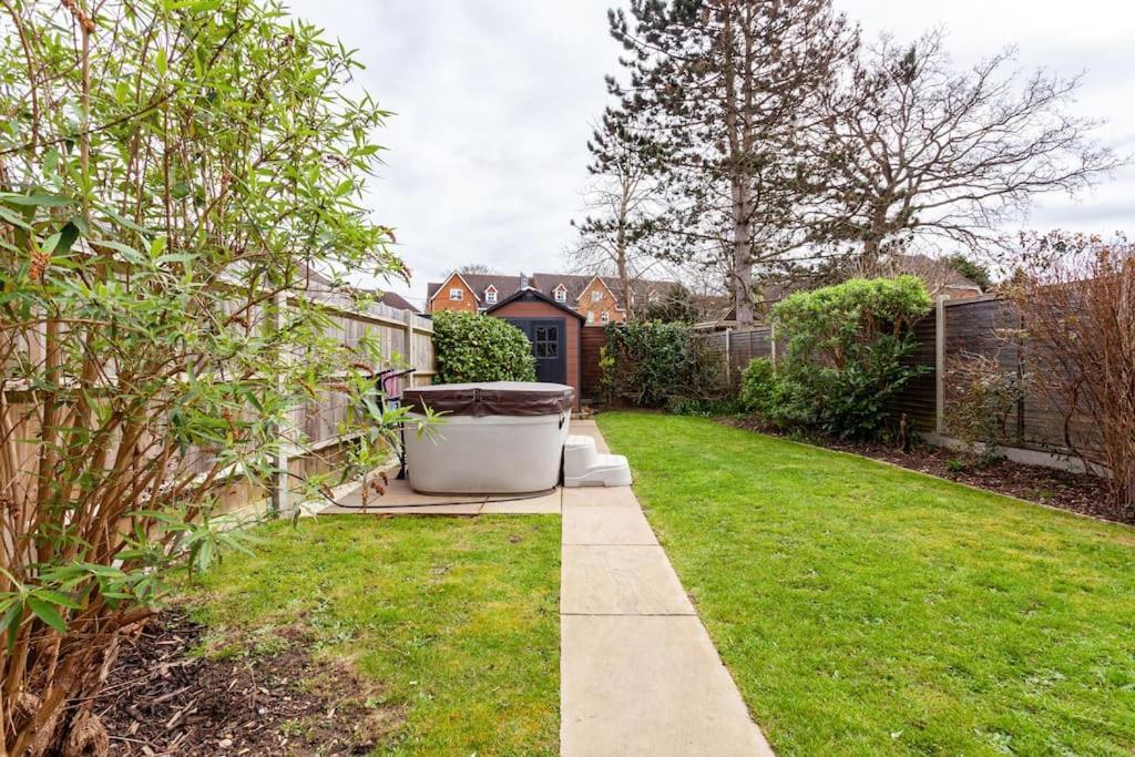 One Bedroom Apartment, Driveway, Bracknell Centre Kültér fotó